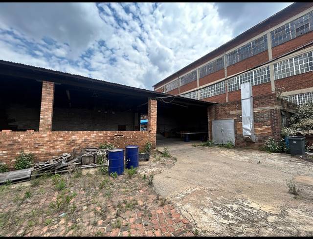 1,508M² WAREHOUSE TO LET IN NEWLANDS